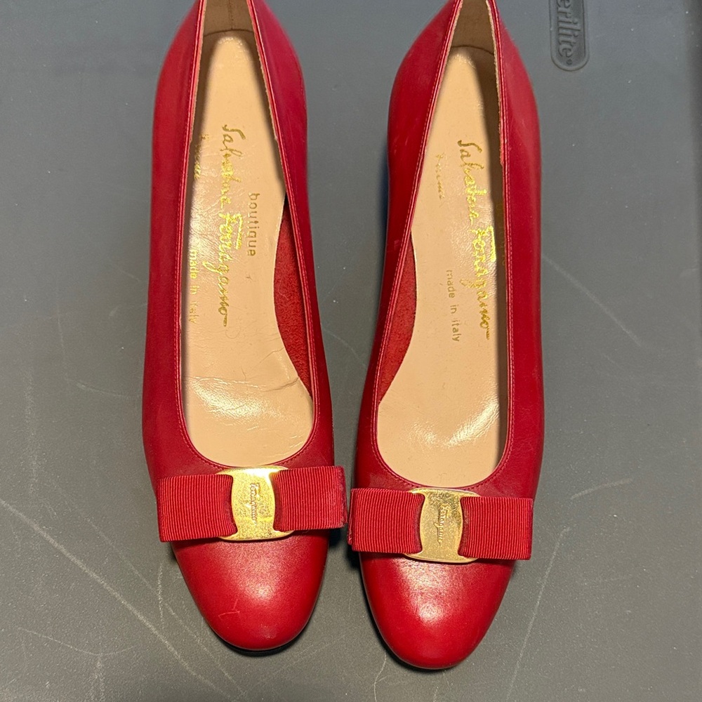 Salvatore Ferragamo NEW Red Heels with Bow Accent 8.5 AA